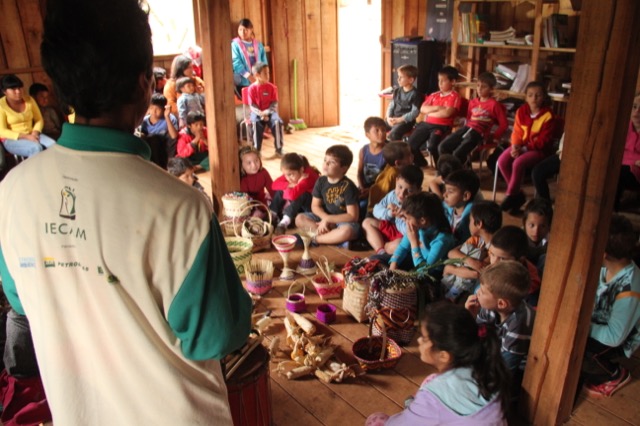 Sabedoria Guarani é compartilhada com visitantes em duas aldeias